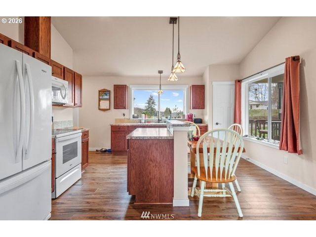 189 TROUT LAKES Rd, Castle Rock, WA 98611