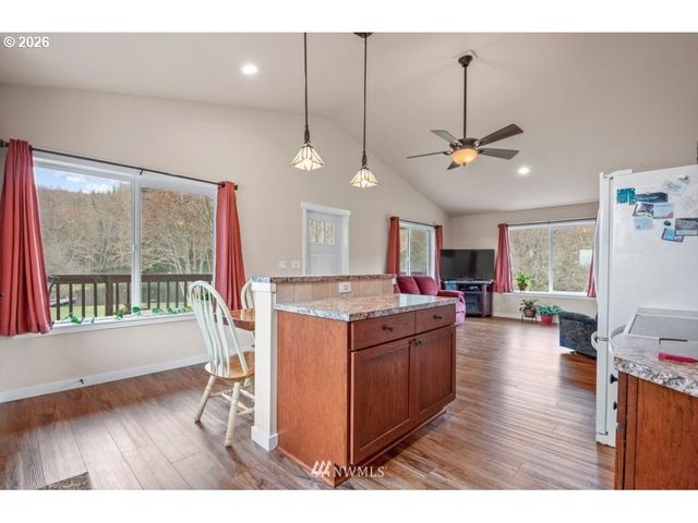 189 TROUT LAKES Rd, Castle Rock, WA 98611