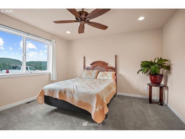 189 TROUT LAKES Rd, Castle Rock, WA 98611