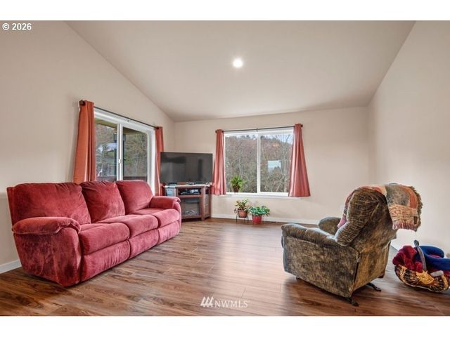 189 TROUT LAKES Rd, Castle Rock, WA 98611