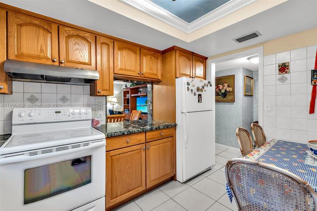 1965 S Ocean Blvd Apt 203, Lauderdale By The Sea, FL 33062