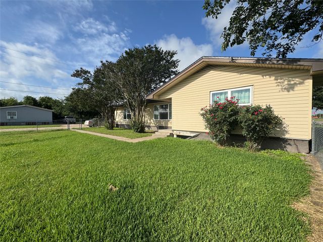 7115 Golinda Drive, Golinda, TX 76632