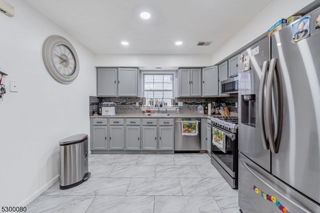 44 Hudson St, Newark City, NJ 07103