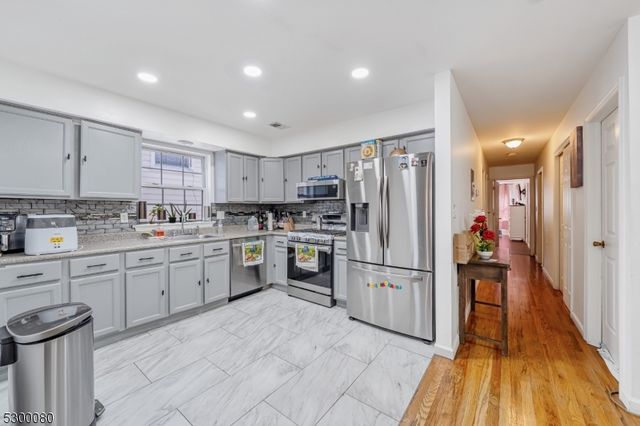 44 Hudson St, Newark City, NJ 07103