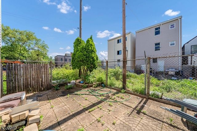 44 Hudson St, Newark City, NJ 07103