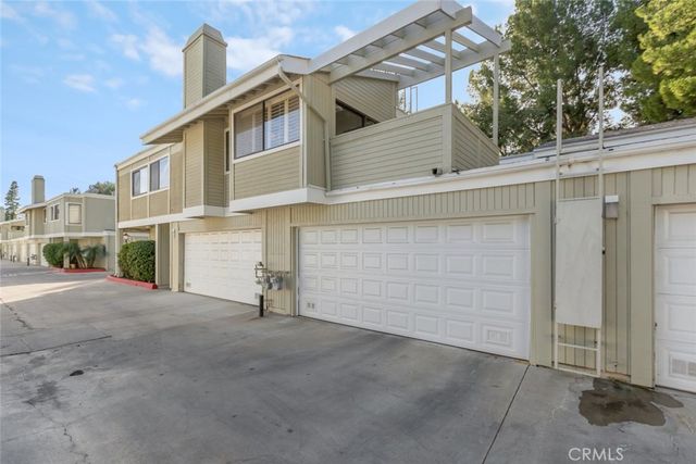 22127 Burbank 7, Los Angeles, CA 91367