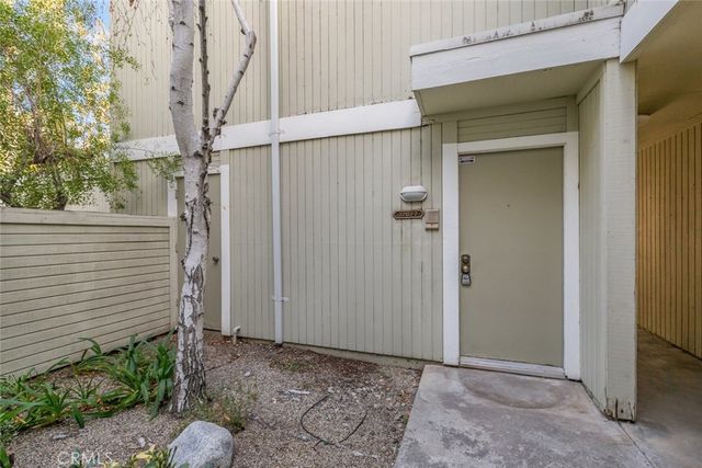 22127 Burbank 7, Los Angeles, CA 91367