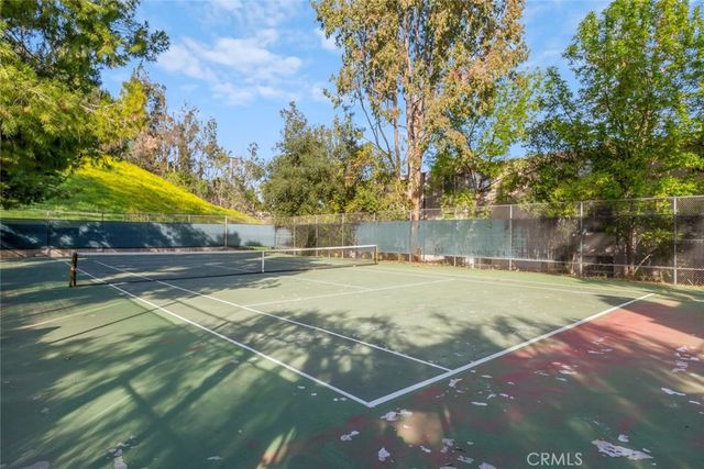 22127 Burbank 7, Los Angeles, CA 91367