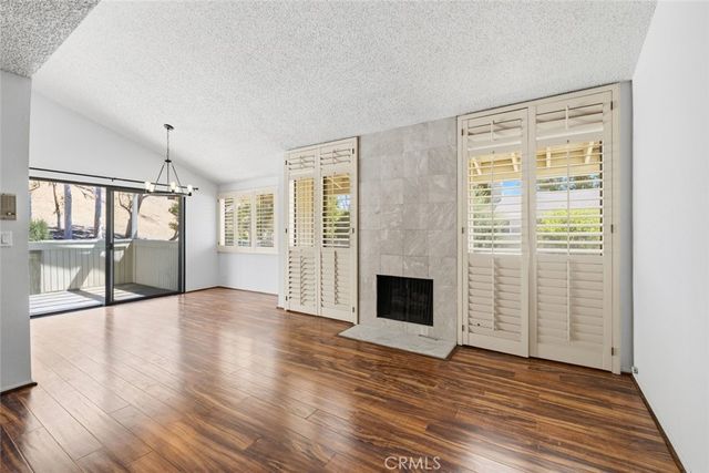 22127 Burbank 7, Los Angeles, CA 91367