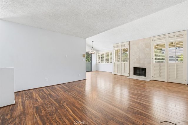 22127 Burbank 7, Los Angeles, CA 91367
