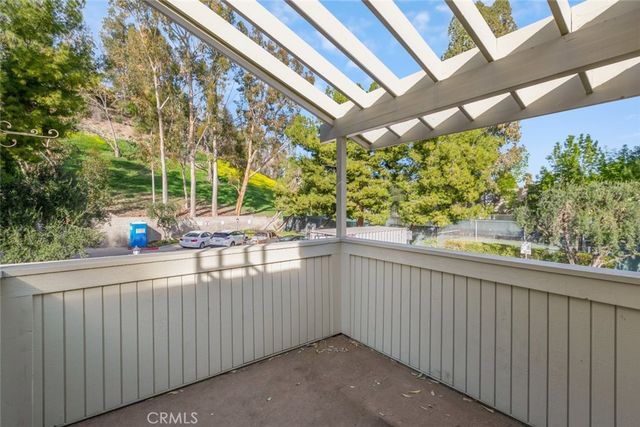22127 Burbank 7, Los Angeles, CA 91367