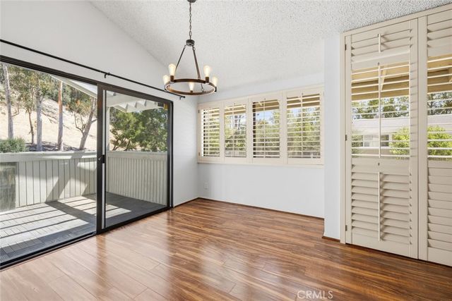 22127 Burbank 7, Los Angeles, CA 91367