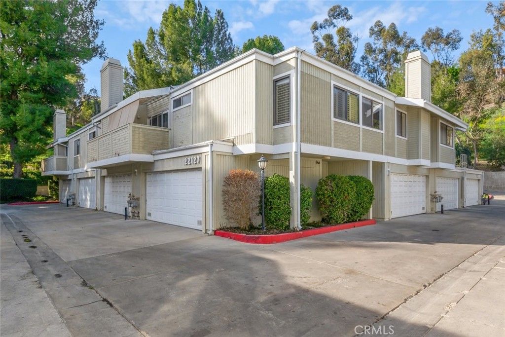 22127 Burbank 7, Los Angeles, CA 91367