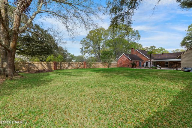 112 Heritage Drive, Youngsville, LA 70592