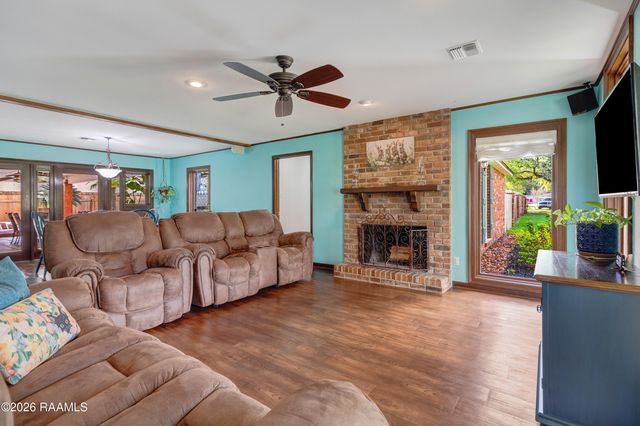 112 Heritage Drive, Youngsville, LA 70592