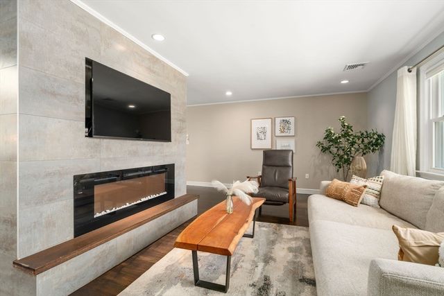 13 Pinecrest Road, Andover, MA 01810