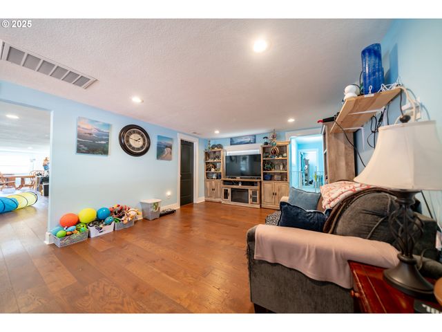 7953 BAKER Ln Se, Aumsville, OR 97325