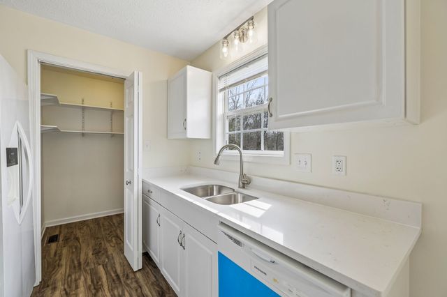 952 Granny White Rd, Clarksville, TN 37040