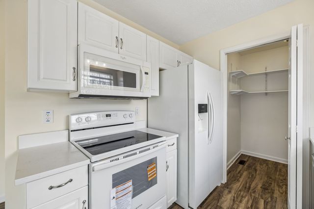 952 Granny White Rd, Clarksville, TN 37040