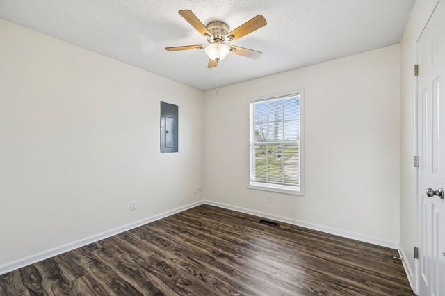 952 Granny White Rd, Clarksville, TN 37040