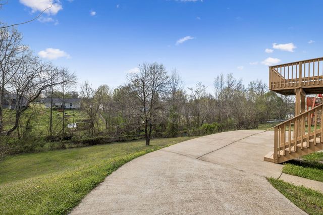 952 Granny White Rd, Clarksville, TN 37040