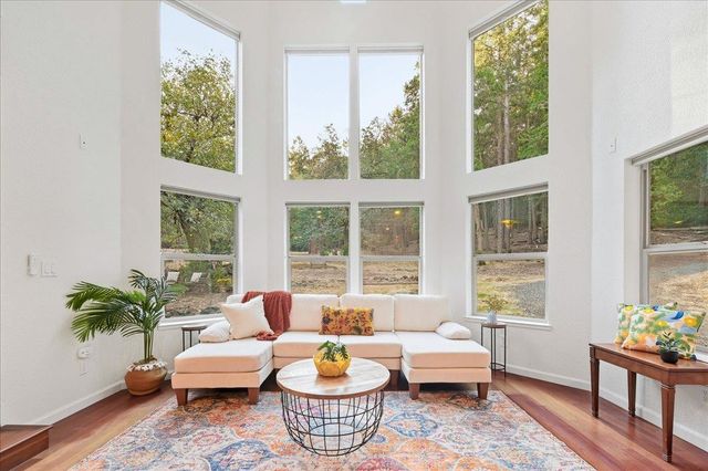 11560 Lacoste Ln, Nevada City, CA 95959