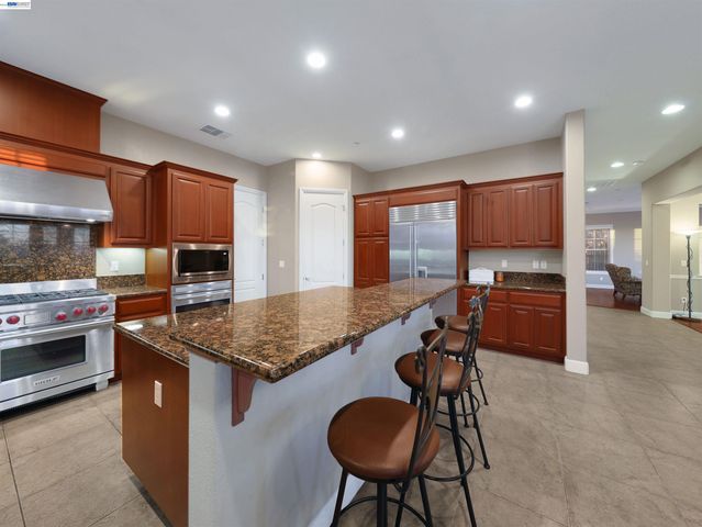 131 Arundel Dr, Hayward, CA 94542