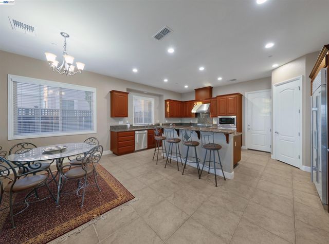 131 Arundel Dr, Hayward, CA 94542