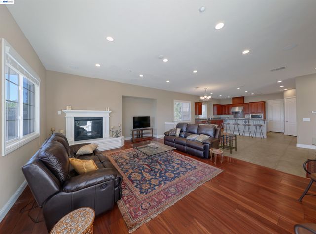 131 Arundel Dr, Hayward, CA 94542