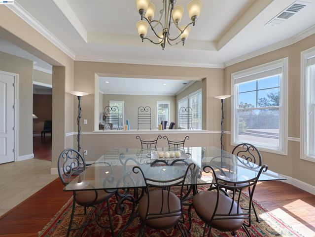 131 Arundel Dr, Hayward, CA 94542