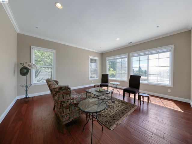 131 Arundel Dr, Hayward, CA 94542