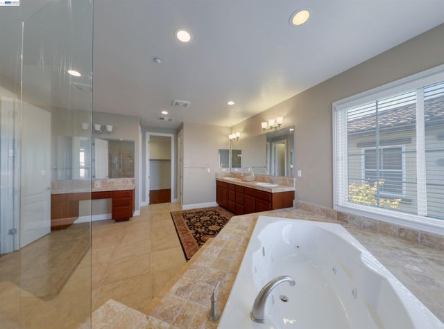 131 Arundel Dr, Hayward, CA 94542