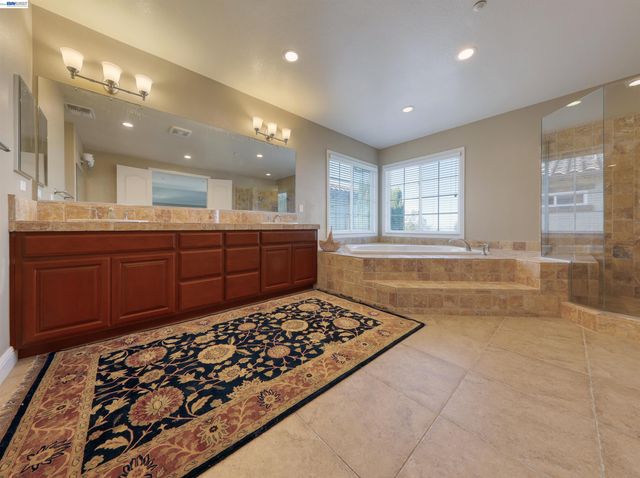 131 Arundel Dr, Hayward, CA 94542