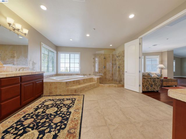 131 Arundel Dr, Hayward, CA 94542