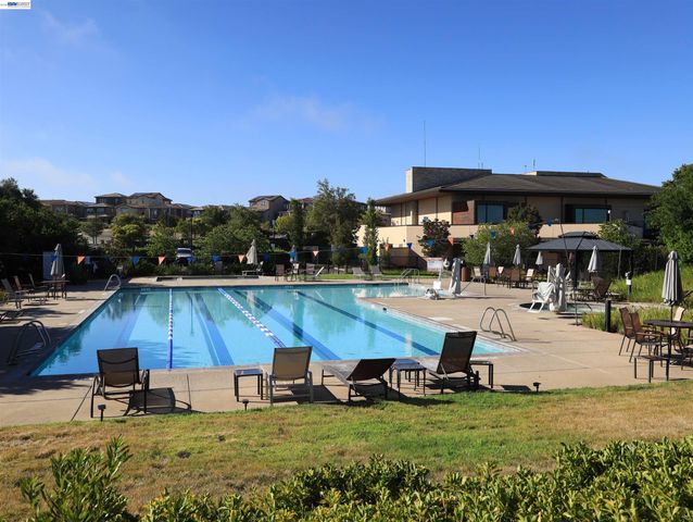 131 Arundel Dr, Hayward, CA 94542