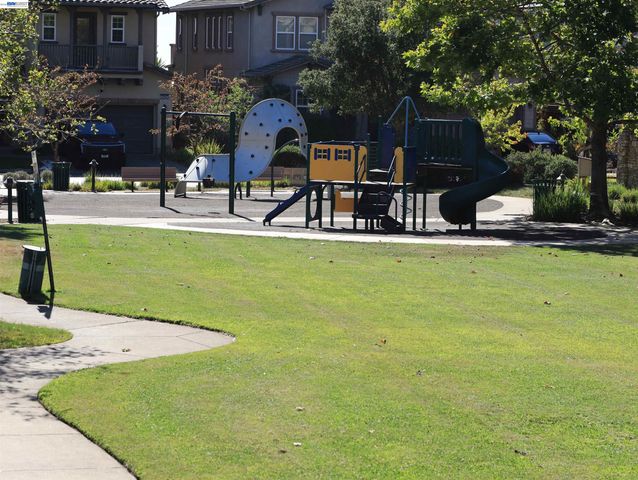 131 Arundel Dr, Hayward, CA 94542