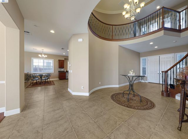 131 Arundel Dr, Hayward, CA 94542
