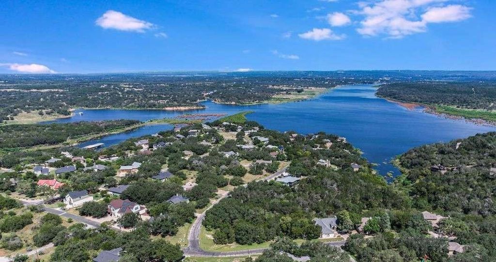 325 Kendall RD, Spicewood, TX 78669