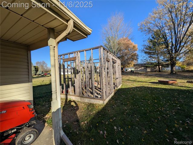 805 Oak Street, Lennon Village, MI 48449