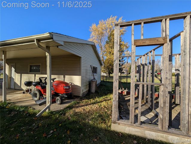 805 Oak Street, Lennon Village, MI 48449