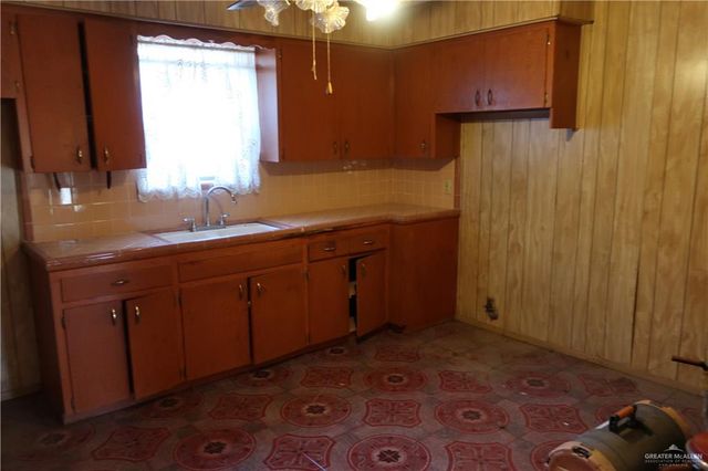 2404 Lindberg Avenue, Mcallen, TX 78501