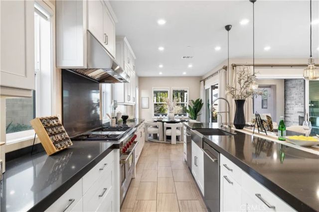 72 Ray, Irvine, CA 92618