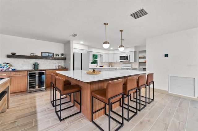 1830 LAKEVIEW RD, Clearwater, FL 33764