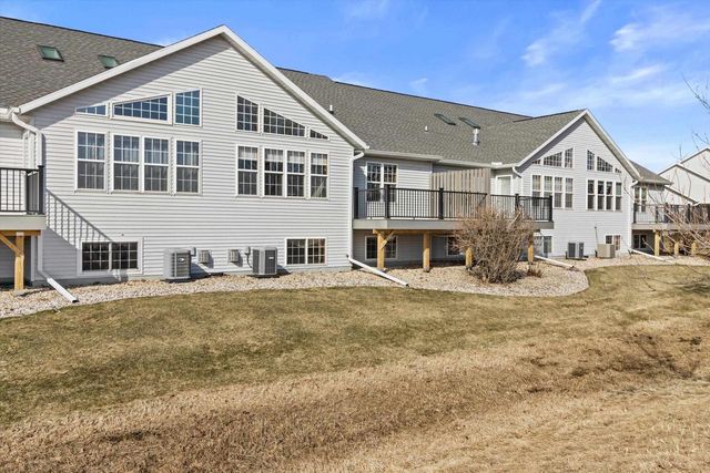 3024 Edmonton Drive, Sun Prairie, WI 53590