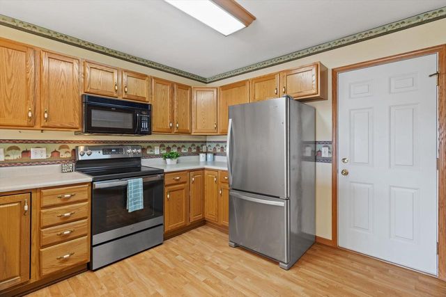 3024 Edmonton Drive, Sun Prairie, WI 53590