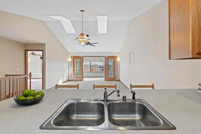 3024 Edmonton Drive, Sun Prairie, WI 53590