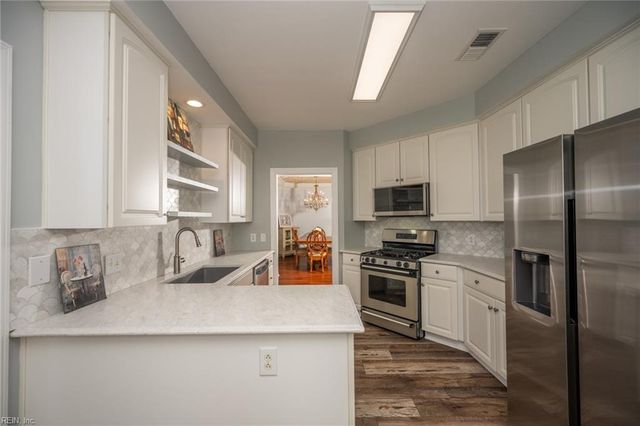 2308 Mariners Mark Way Apt 203, Virginia Beach, VA 23451