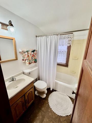 2239 S 73rd STREET, West Allis, WI 53219