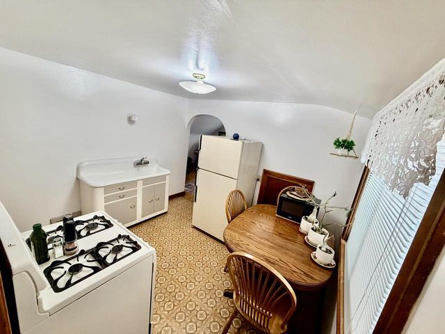 2239 S 73rd STREET, West Allis, WI 53219