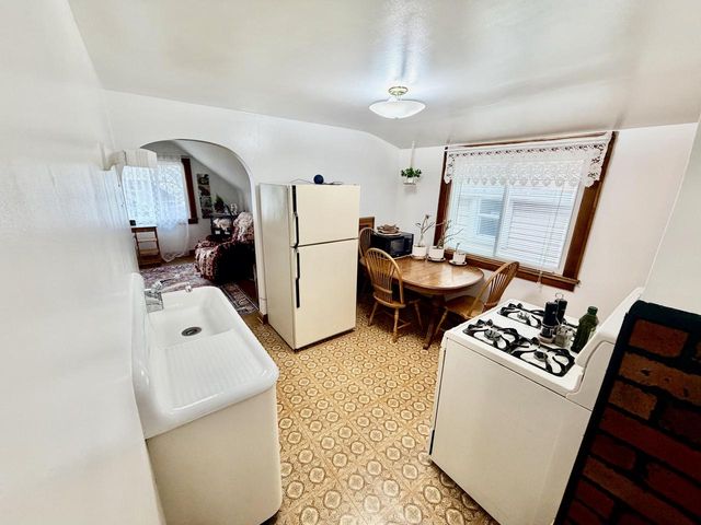 2239 S 73rd STREET, West Allis, WI 53219